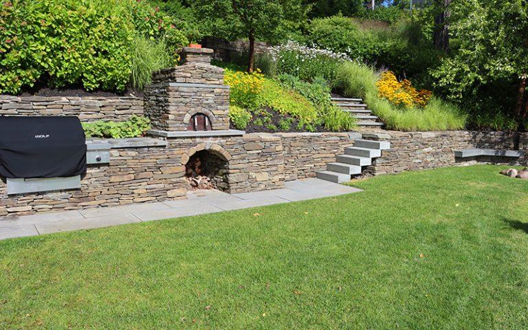fireplace-built-into-retaining-wall-with-stepsl_800x500