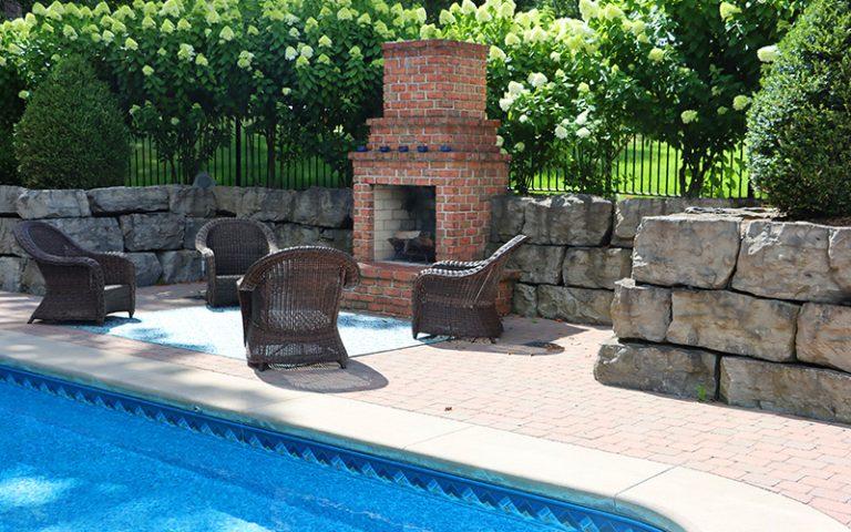 outdoor-fireplace-and-large-stone-retaining-wall_800x500