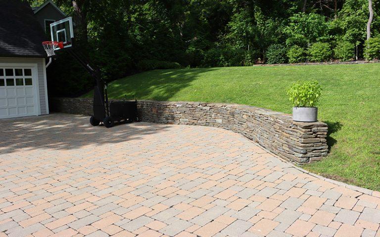 paver-driveway-and-stacked-stone-retaining-walll_800x500