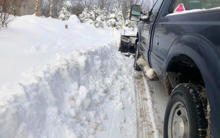 truck_on_snow_800x500